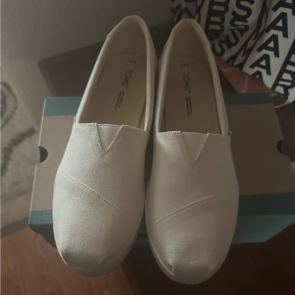 I only wear them once and they are too tight for me - Picture 1 of 9